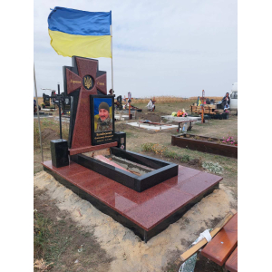 Памятник для военного с казацким крестом