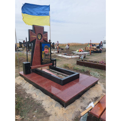 Памятник для военного с казацким крестом