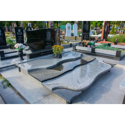 Пам'ятник з граніту горизонтальний