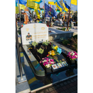 Пам'ятник військовому ЗСУ  з мармуру