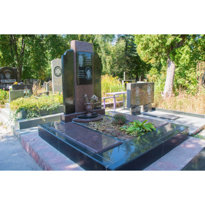 Гранітний пам'ятник для двох