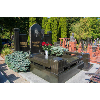 Элитный памятник черного цвета
