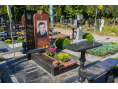 Пам'ятник для військового в поєднанні чорного і червоного граніту 00613