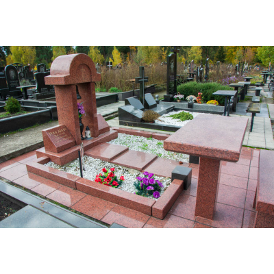Пам`ятник з червоного граніту 