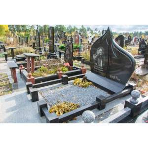 Памятник в виде огня