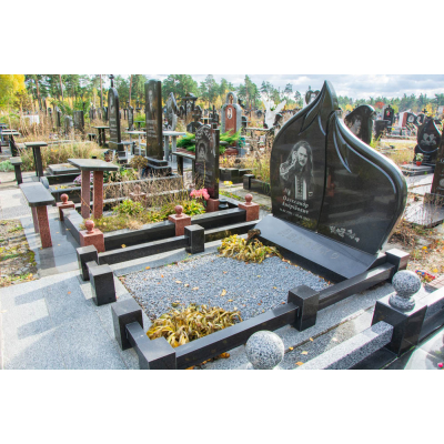 Памятник в виде огня