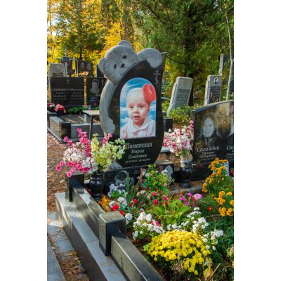 Гранітний дитячий пам'ятник 