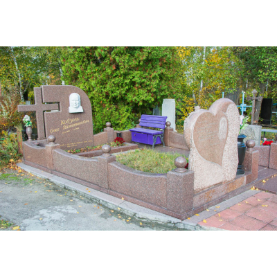 Пам'ятник з коричневого граніту