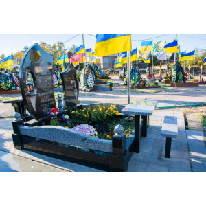 Гранітний подвійний пам'ятник військовому
