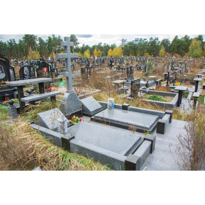 Пам`ятник з хрестом на два місця