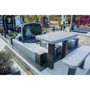 Горизонтальний гранітний пам'ятник
