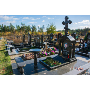 Памятник из черного гранита 