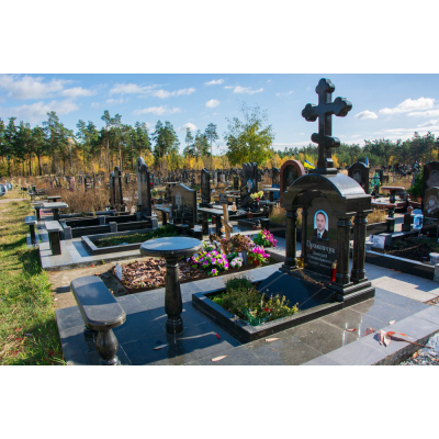 Пам`ятник з чорного граніту 