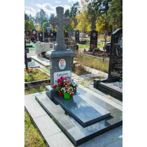 Памятник в виде креста