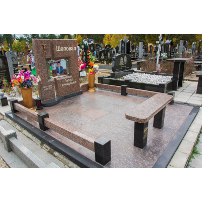 Памятник из коричневого гранита