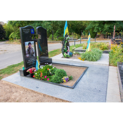 Пам'ятник військовому без огорожі