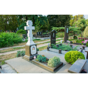 Гранітний пам'ятник з мармуру