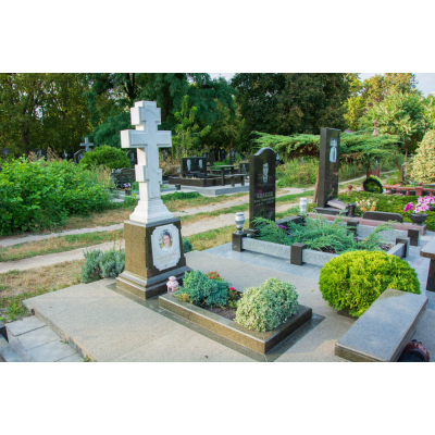 Гранітний пам'ятник з мармуру