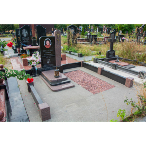 Пам'ятник з граніту 