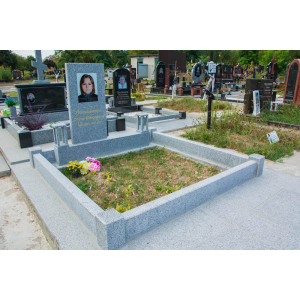 Памятник из серого гранита
