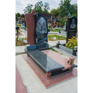 Пам'ятник чоловіку з граніту 