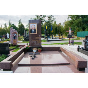 Ексклюзивний пам'ятник з коричневого  граніту