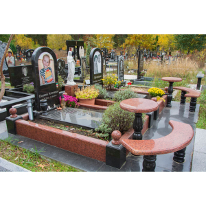 Гранітний пам'ятник дорослий та дитячий