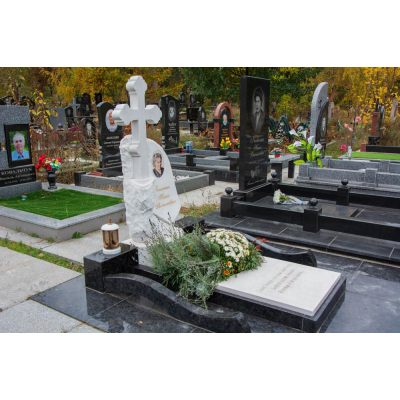 Гранітний пам'ятник з мармуру 