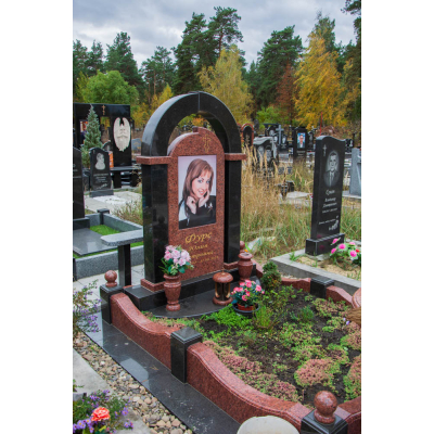 Памятник из гранита для девушки
