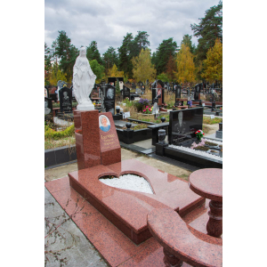 Ексклюзивний пам'ятник із червоного граніту
