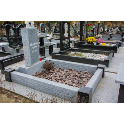 Гранитный памятник книгой
