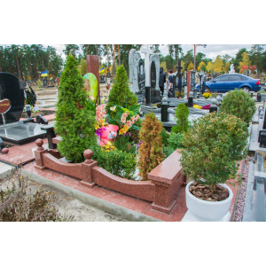 Гранитный памятник с сердцем