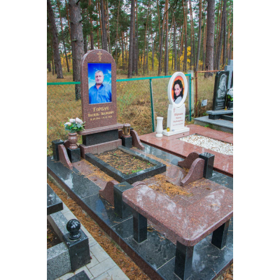 Гранитный памятник с цветным портретом