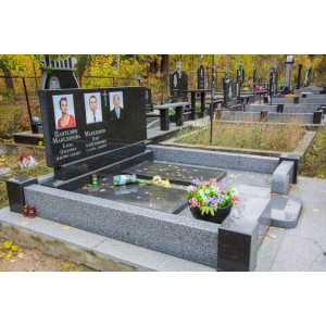 Семейный гранитный памятник
