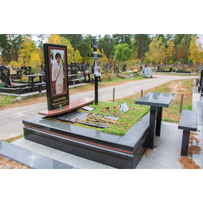 Гранітний пам'ятник для двох