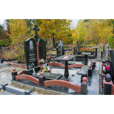 Пам`ятник з хрестом 