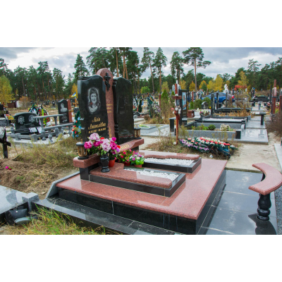 Елітний пам'ятник з червоного та чорного граніту