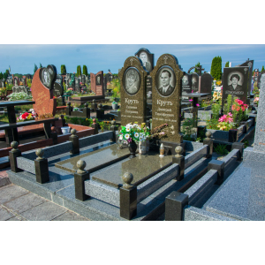 Пам'ятник з зеленого граніту