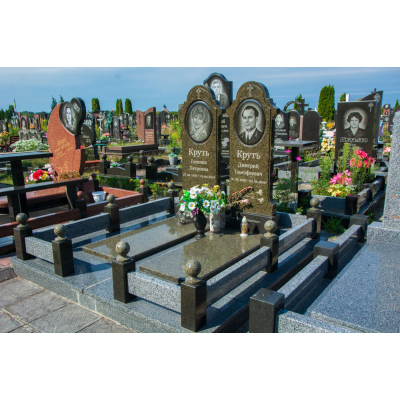 Пам'ятник з зеленого граніту