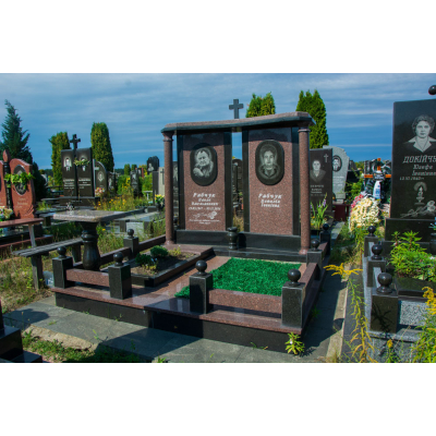 Пам'ятник з коричневого граніту