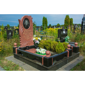 Одиночний гранітний пам'ятник