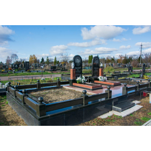 Пам`ятник сімейний на чотири місця