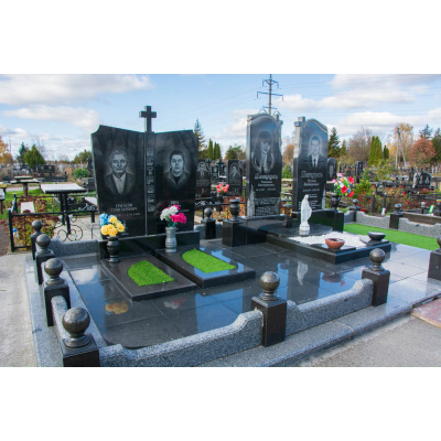 Памятник семейный с ограждением
