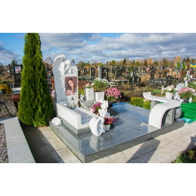 Памятник из мрамора для женщины