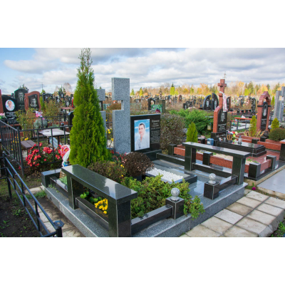 Пам`ятник з кольоровим портретом