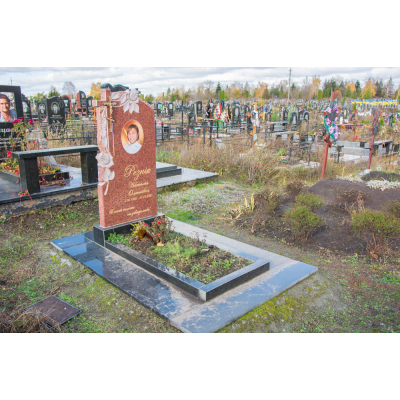 Пам`ятник з хрестом для жінки