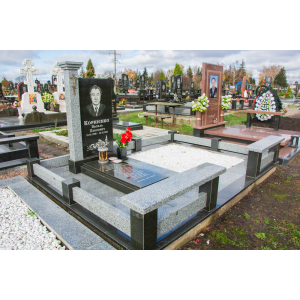 Пам`ятник з колоною