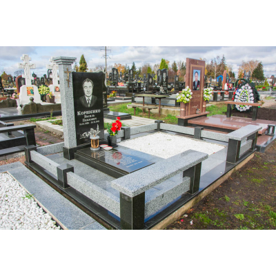 Пам`ятник з колоною