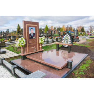 Памятник из красного гранита