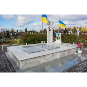 Пам'ятник військовому з мармуру